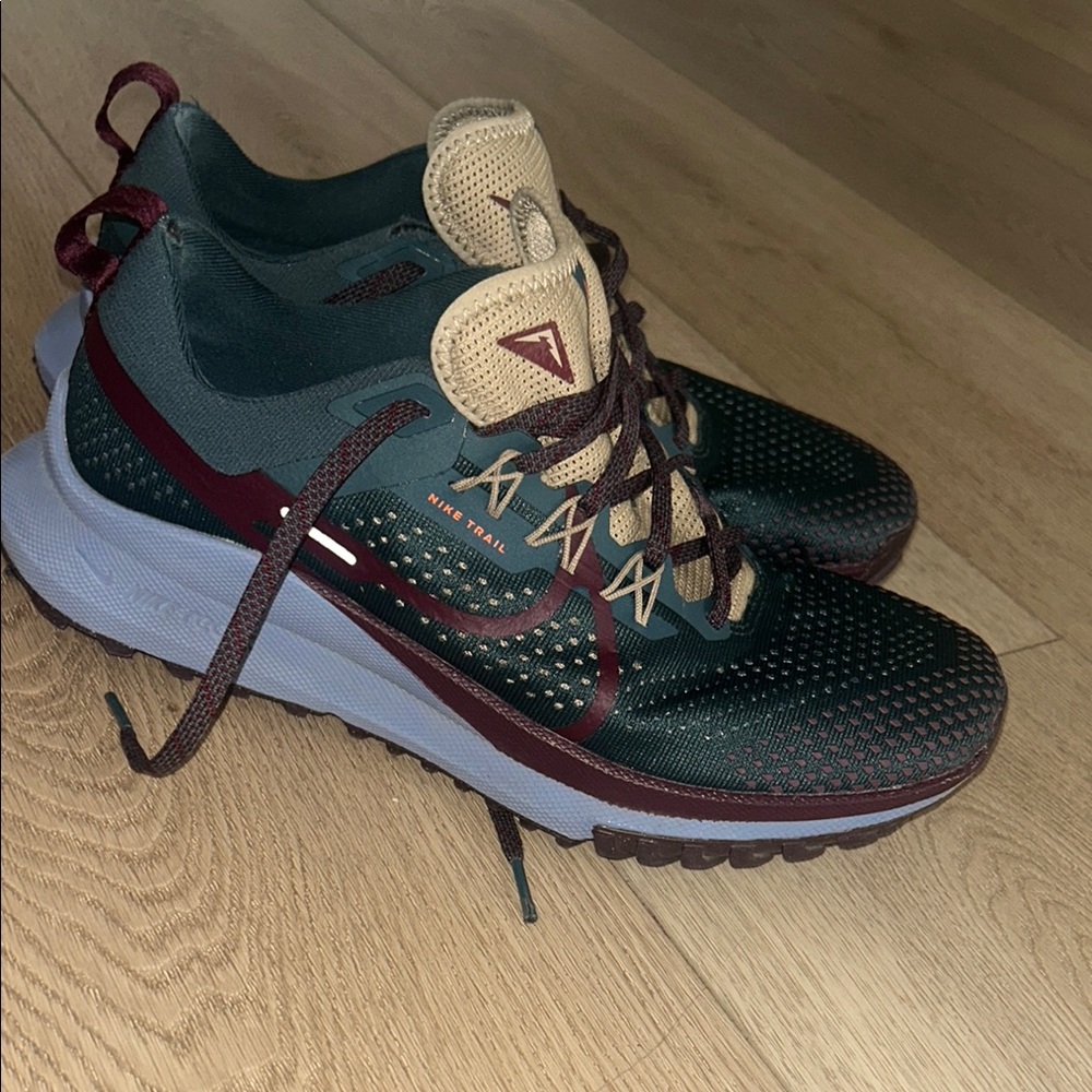 Nike trail react sneakers